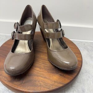 Clarks light brown patent leather, two buckle Mary Jane with Classic Design‎ New